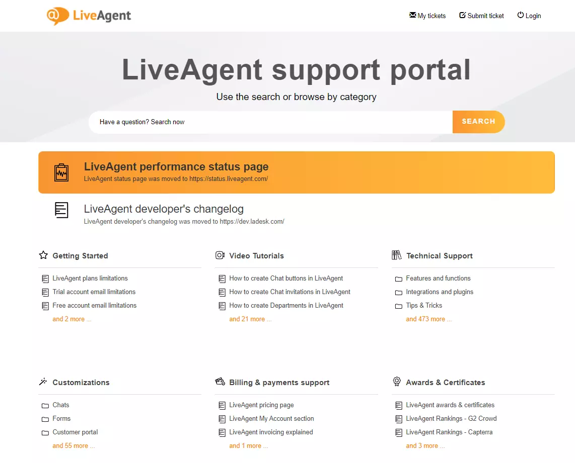 LiveAgents eksterne vidensbase, der viser flere kategorier og en søgefunktion