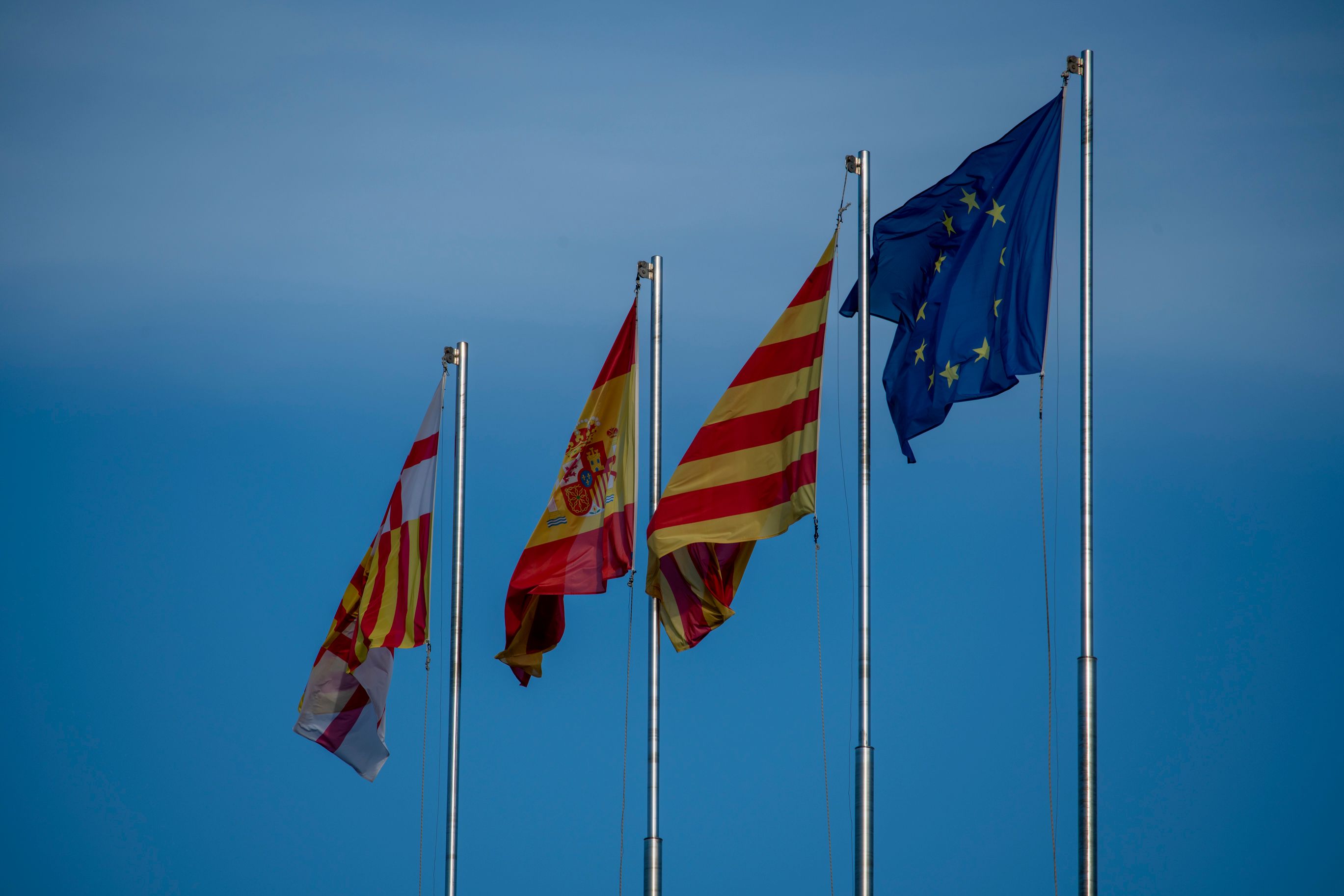 Spanien forbyder chatbot-support som eneste mulighed og indfører 3-minutters svartidsregel